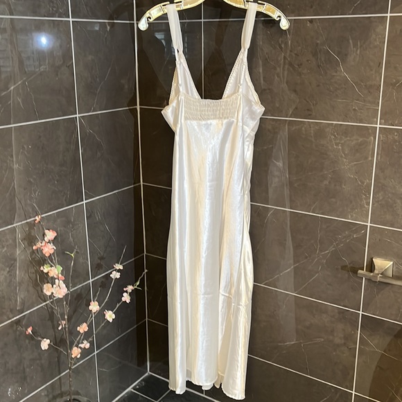 White satin maxi slip or dress - Picture 5 of 5